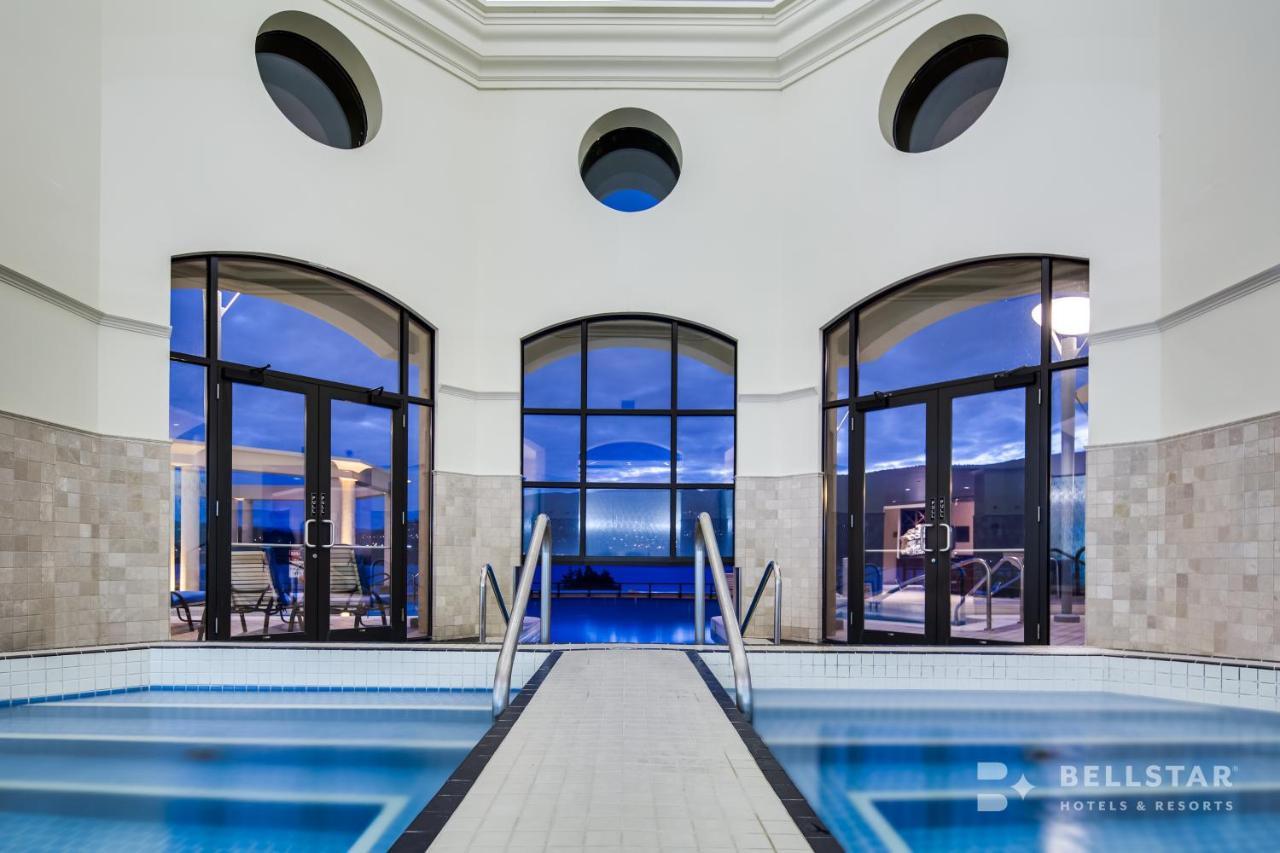 The Royal Kelowna - Bellstar Hotels & Resorts Экстерьер фото