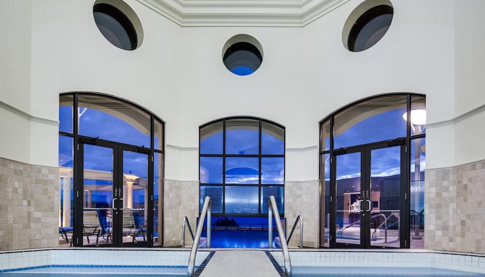 The Royal Kelowna - Bellstar Hotels & Resorts Экстерьер фото